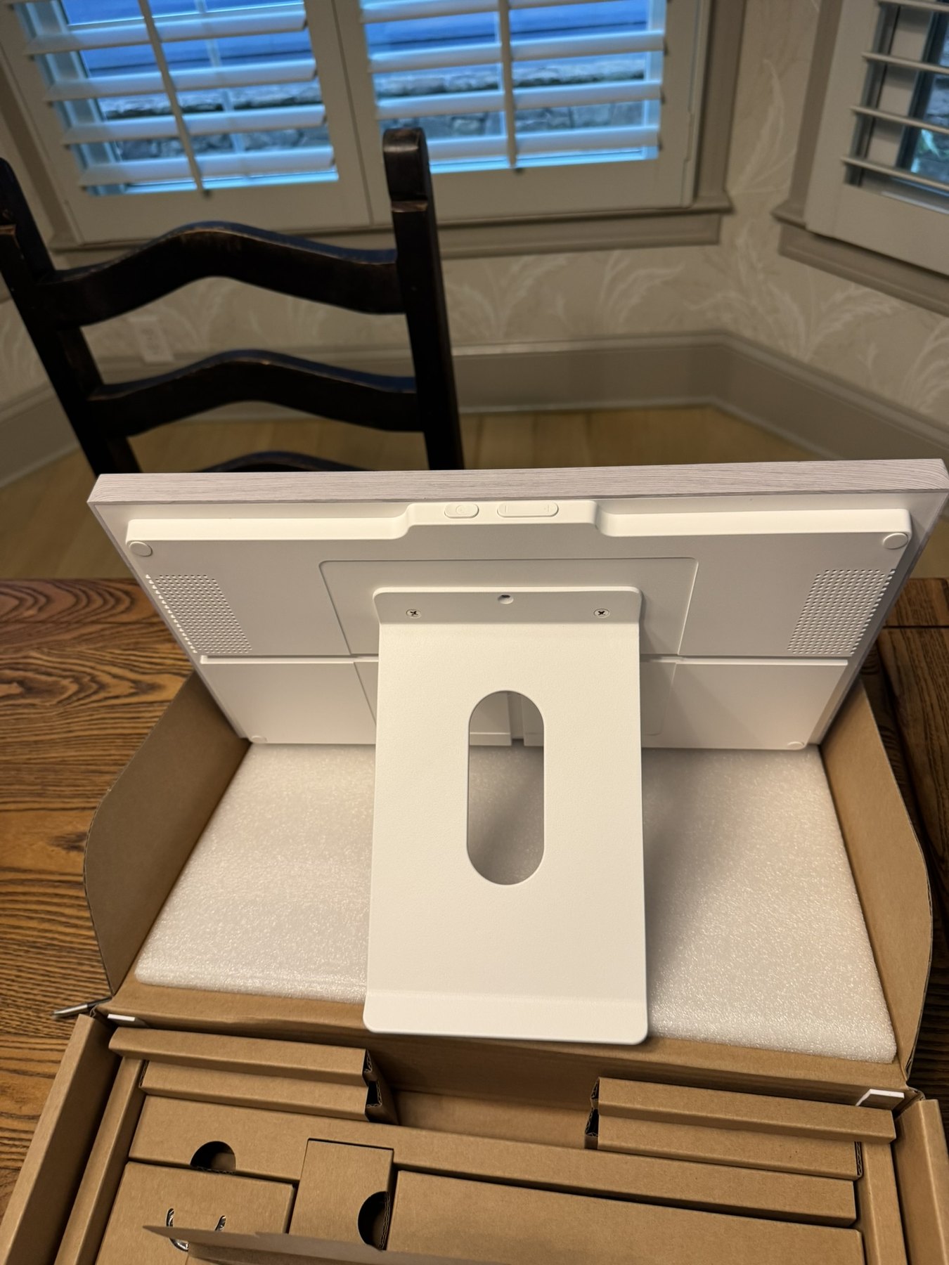 Back of the 15.6-inch ApoloSign showing the included countertop kickstand